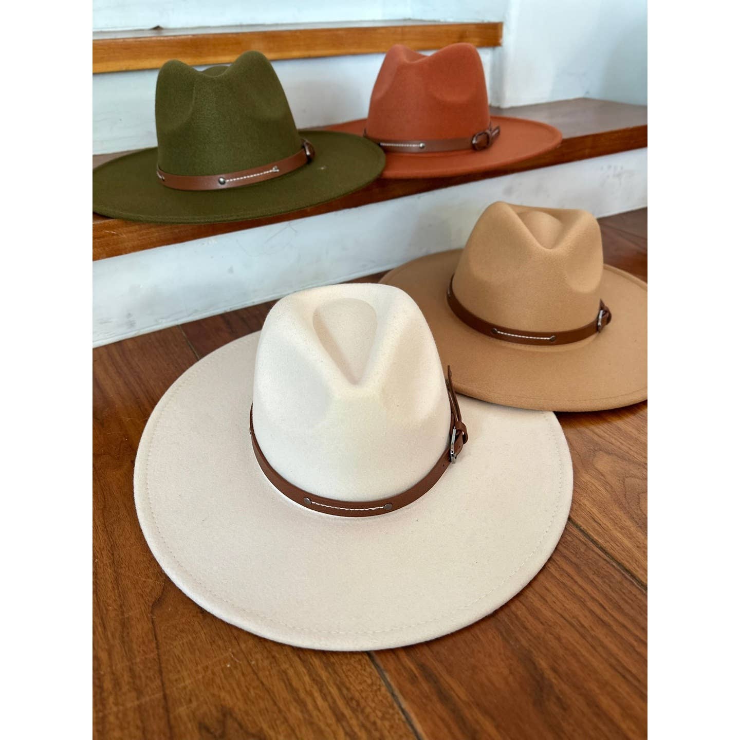 Wide Brim Panama Hat w/ Leather Belt